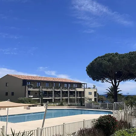 T2 Avec Piscine Et Vue Proche Plages - Fr-1-768-76 *
